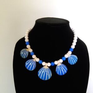 Avon 80s Blue/white Lucite "Seashore" Necklace